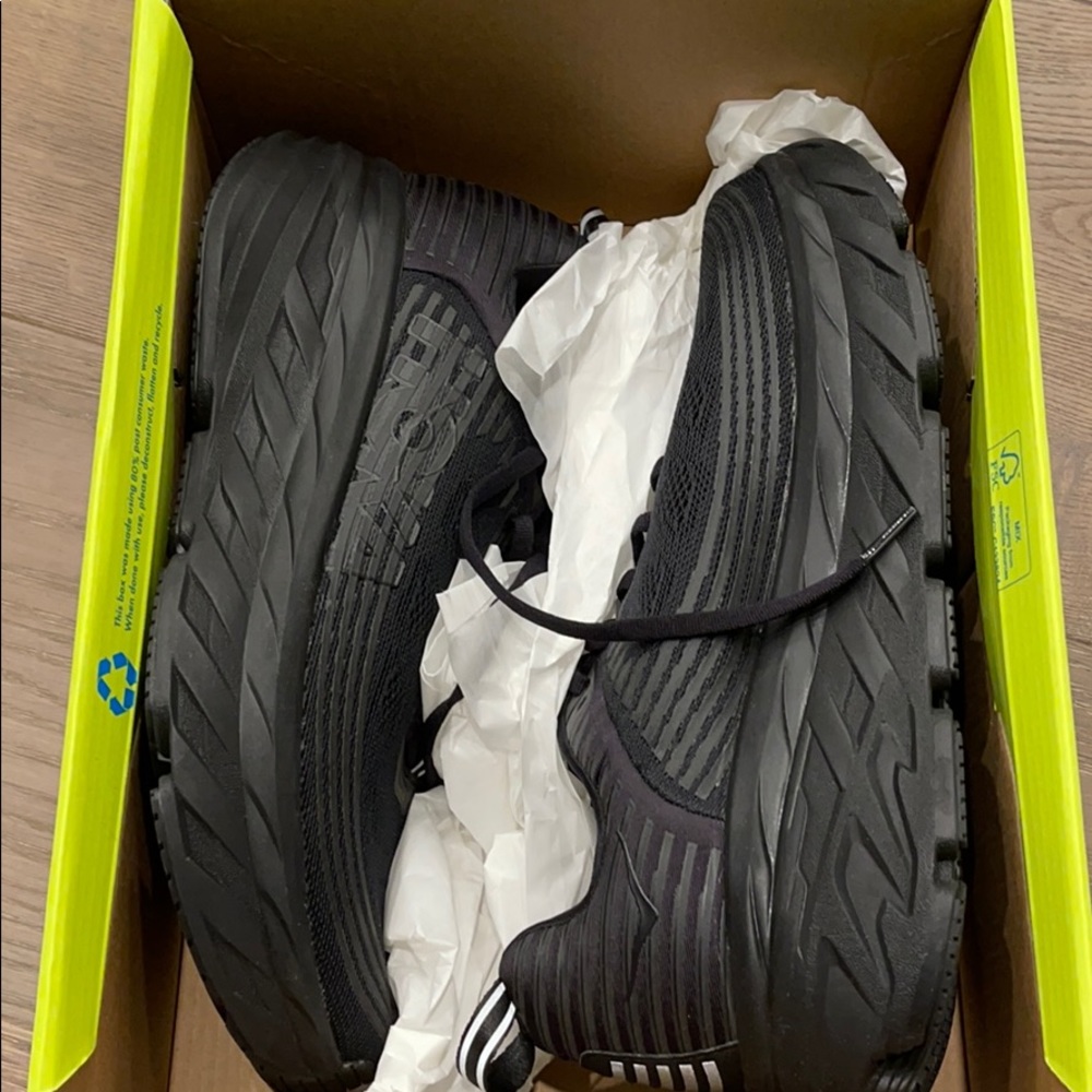 New in box hoka one one shoes size women’s 9.5